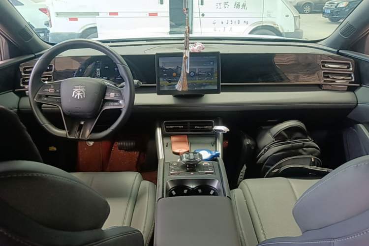 Used BYD Qin L 2024 DM-i 80KM Leading Model Center Console