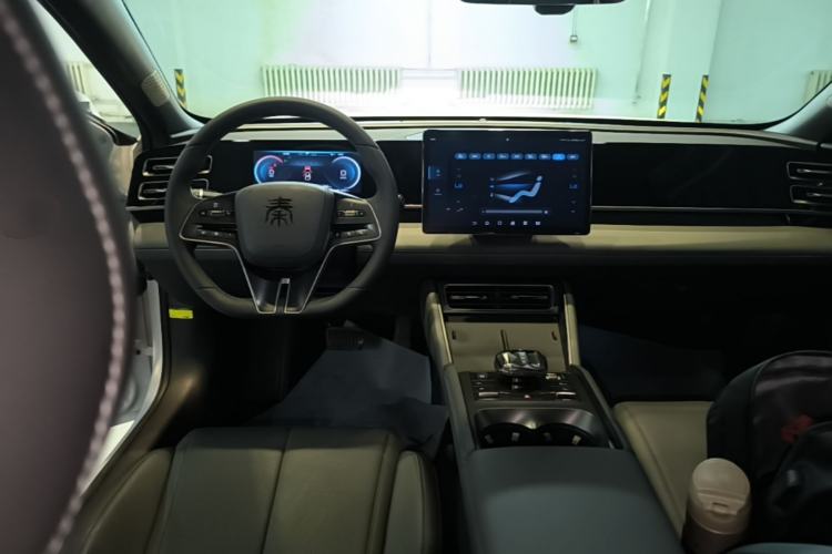 Used BYD Qin L 2024 DM-i 80KM Beyond Model Center Console