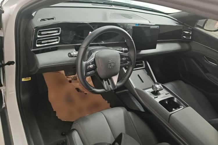 Used BYD Qin L 2024 DM-i 80KM Leading Model Center Console