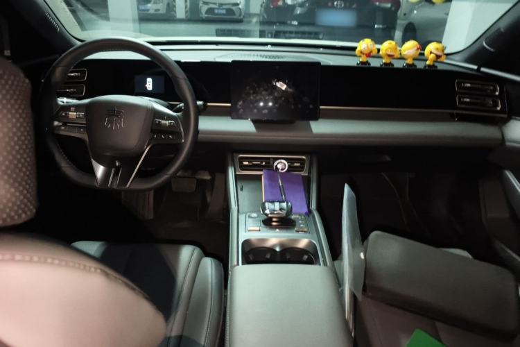 Used BYD Qin L 2024 DM-i 80KM Leading Model Center Console