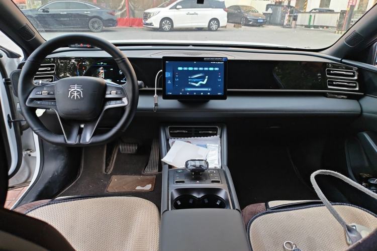 Used BYD Qin L 2024 DM-i 80KM Leading Model Center Console