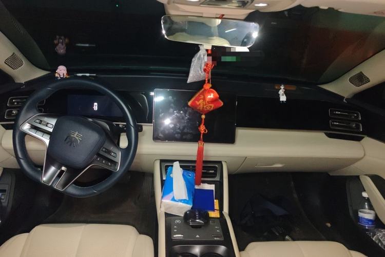 Used BYD Qin L 2024 DM-i 80KM Beyond Model Center Console