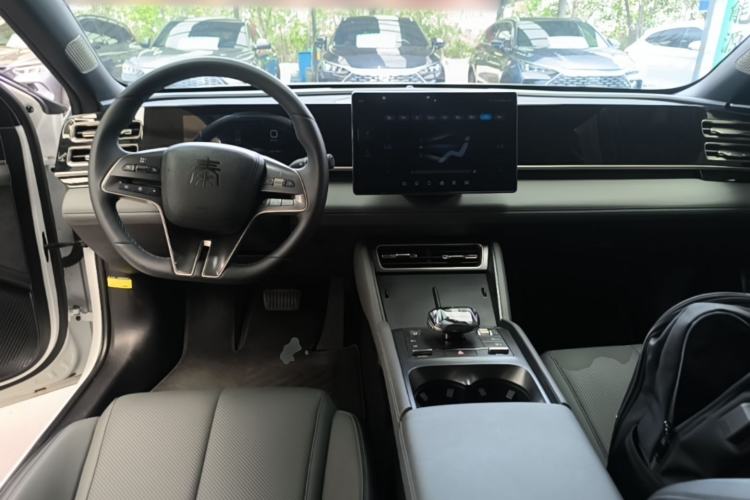 Used BYD Qin L 2024 DM-i 120KM Leading Model Center Console