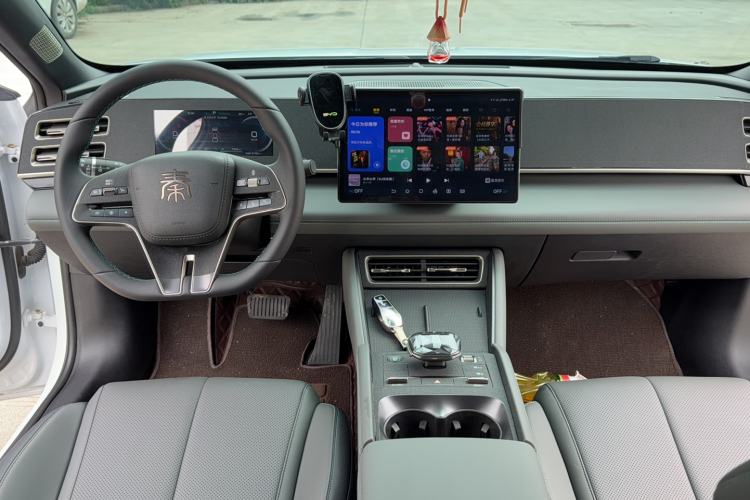 Used BYD Qin L 2024 DM-i 80KM Beyond Model Center Console
