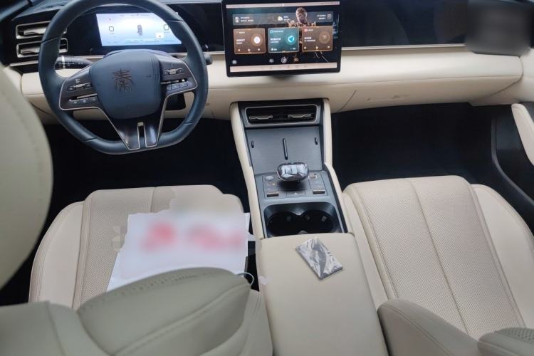 Used BYD Qin L 2024 DM-i 120KM Beyond Model Center Console