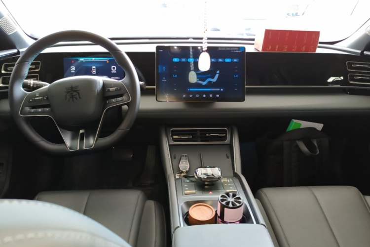 Used BYD Qin L 2024 DM-i 120KM Leading Model Center Console