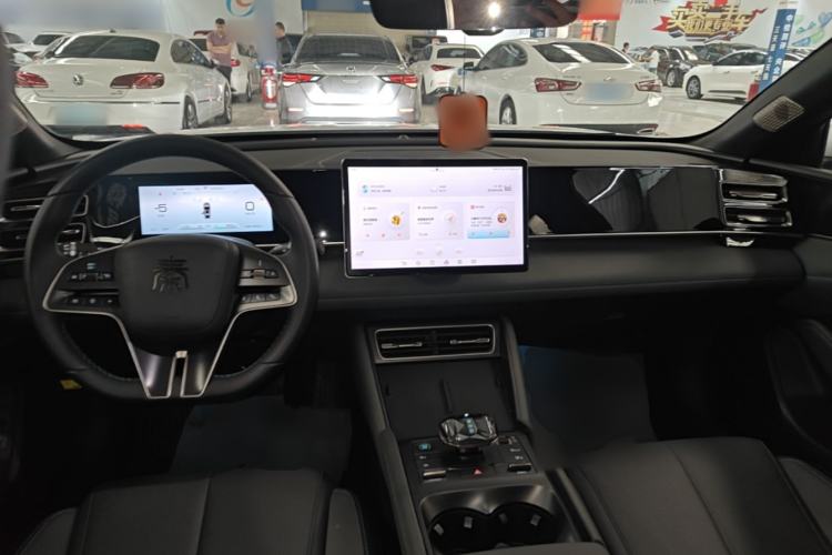 Used BYD Qin L 2024 DM-i 120KM Leading Model Center Console