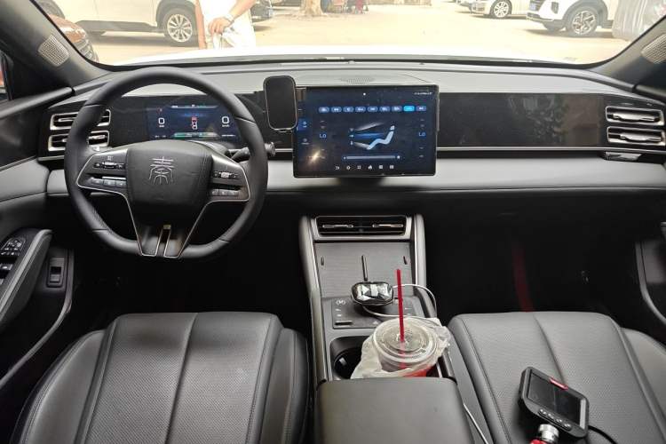 Used BYD Qin L 2024 DM-i 120KM Leading Model Center Console