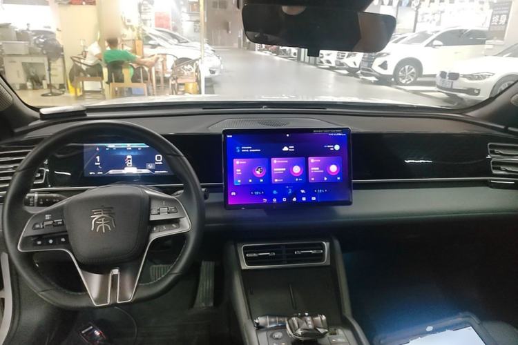 Used BYD Qin L 2024 DM-i 120KM Beyond Model Center Console