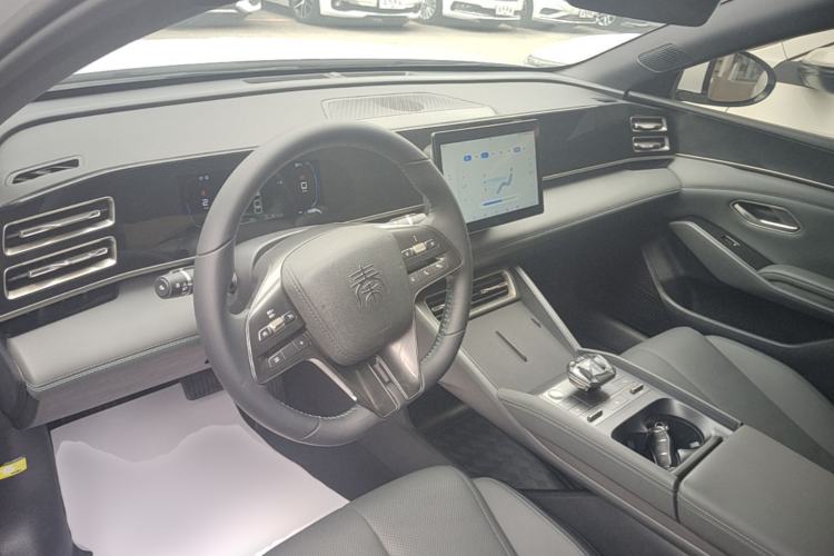 Used BYD Qin L 2024 DM-i 80KM Leading Model Center Console