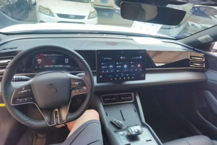 Used BYD Qin L 2024 DM-i 80KM Beyond Model Center Console