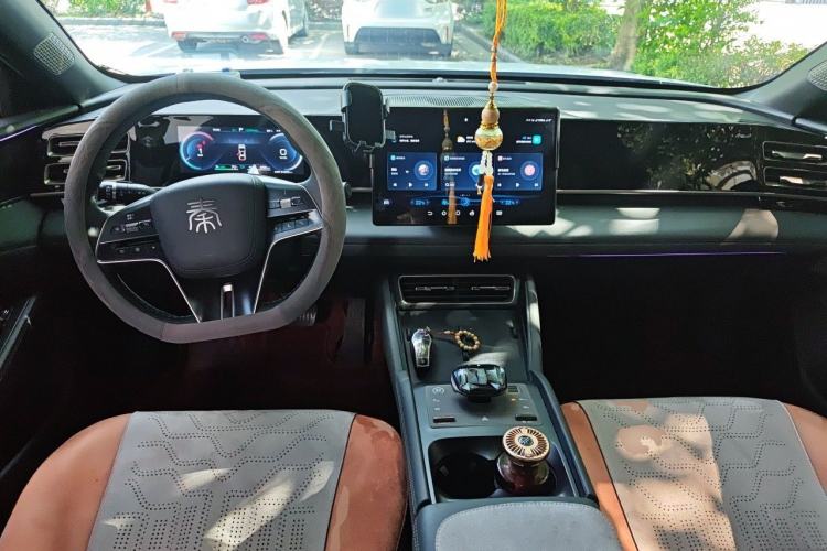 Used BYD Qin L 2024 DM-i 80KM Beyond Model Center Console