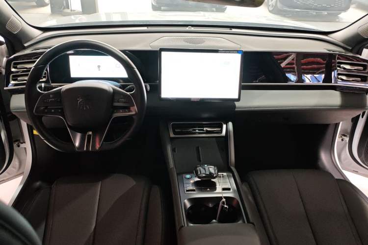 Used BYD Qin L 2024 DM-i 120KM Beyond Model Center Console