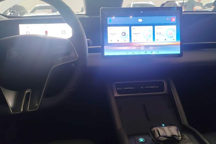Used BYD Qin L 2024 DM-i 120KM Leading Model Center Console