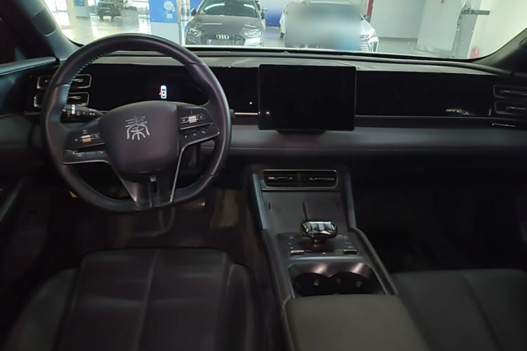 Used BYD Qin L 2024 DM-i 80KM Leading Model Center Console