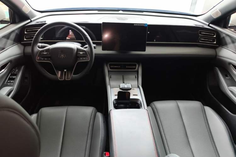 Used BYD Qin L 2024 DM-i 120KM Beyond Model Center Console