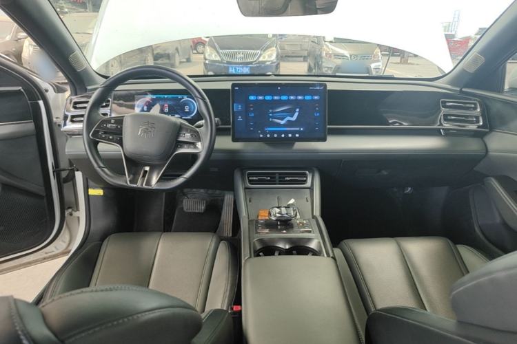 Used BYD Qin L 2024 DM-i 80KM Beyond Model Center Console