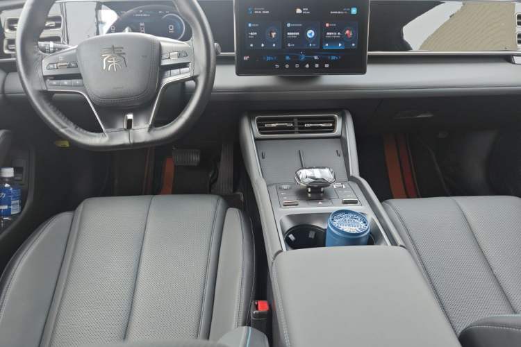 Used BYD Qin L 2024 DM-i 80KM Beyond Model Center Console