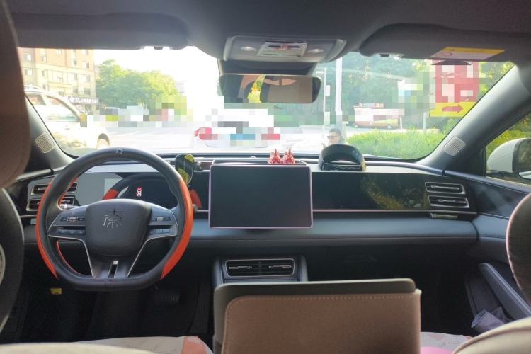 Used BYD Qin L 2024 DM-i 120KM Beyond Model Center Console