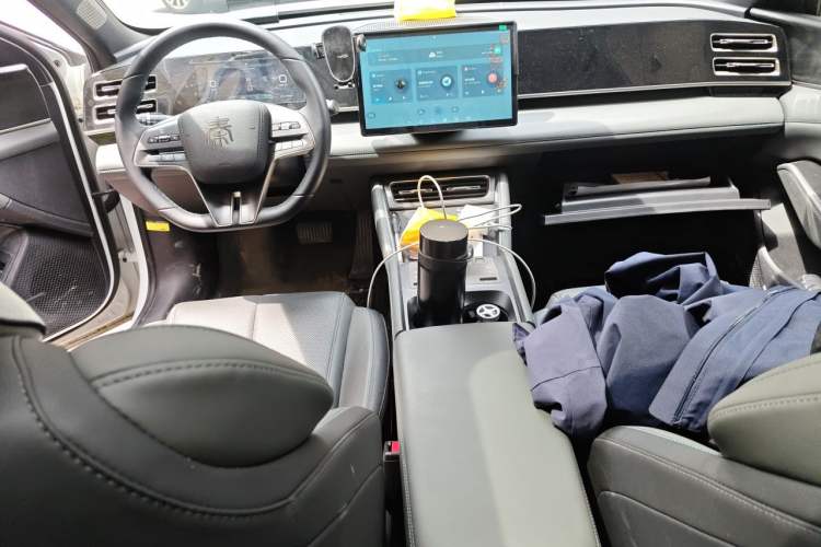 Used BYD Qin L 2024 DM-i 120KM Leading Model Center Console