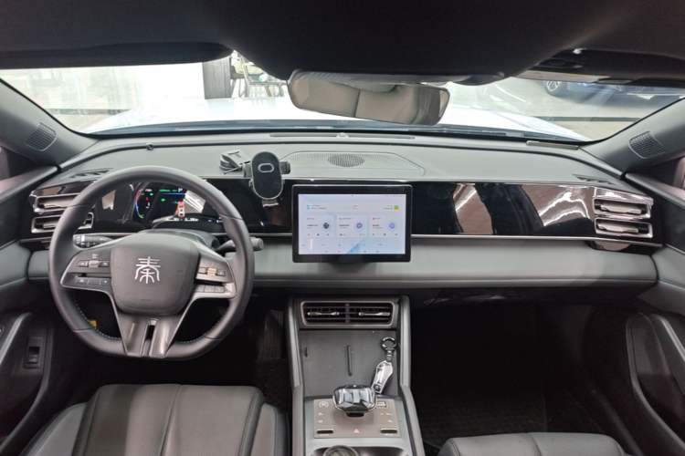 Used BYD Qin L 2024 DM-i 80KM Leading Model Center Console