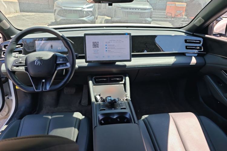 Used BYD Qin L 2024 DM-i 120KM Beyond Model Center Console