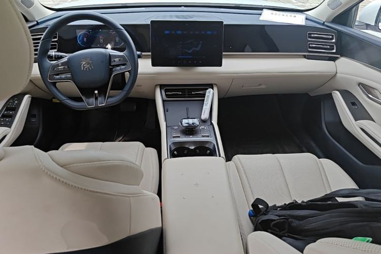 Used BYD Qin L 2024 DM-i 120KM Beyond Model Center Console