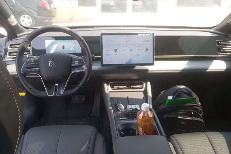 Used BYD Qin L 2024 DM-i 120KM Beyond Model Center Console
