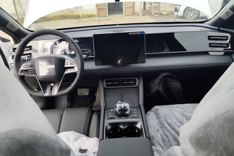 Used BYD Qin L 2024 DM-i 80KM Beyond Model Center Console