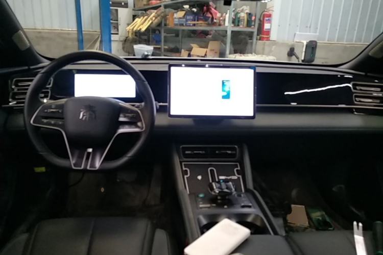 Used BYD Qin L 2024 DM-i 120KM Leading Model Center Console