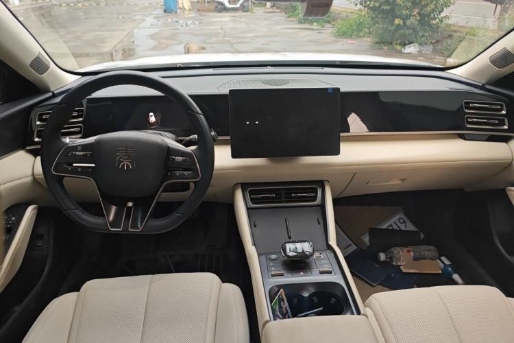 Used BYD Qin L 2024 DM-i 80KM Beyond Model Center Console