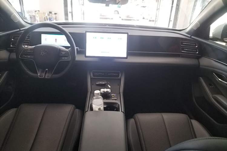 Used BYD Qin L 2024 DM-i 80KM Beyond Model Center Console