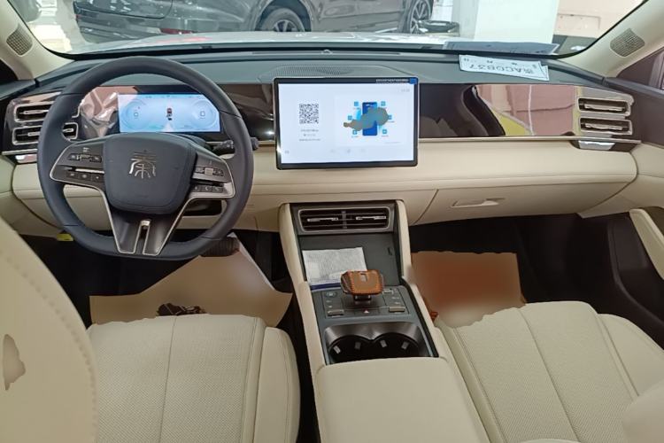 Used BYD Qin L 2024 DM-i 80KM Beyond Model Center Console