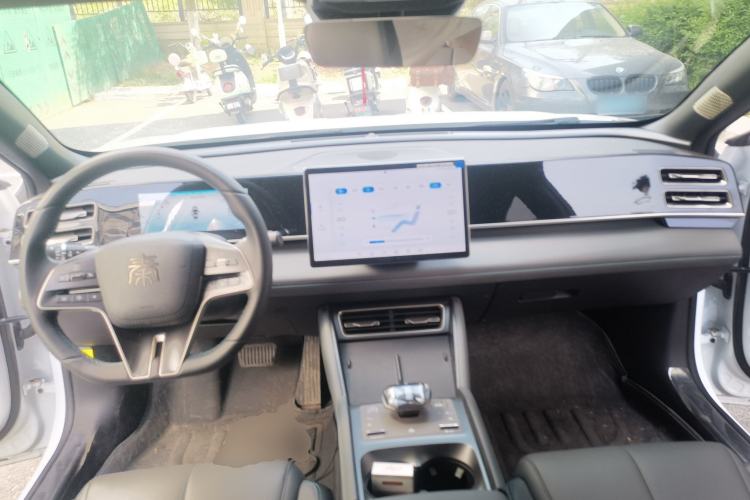 Used BYD Qin L 2024 DM-i 80KM Beyond Model Center Console