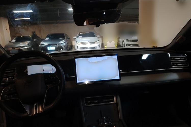 Used BYD Qin L 2024 DM-i 120KM Beyond Model Center Console
