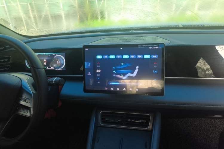 Used BYD Qin L 2024 DM-i 120KM Beyond Model Center Console