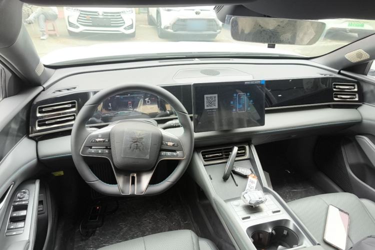 Used BYD Qin L 2024 DM-i 120KM Beyond Model Center Console