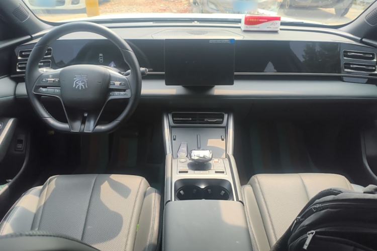 Used BYD Qin L 2024 DM-i 80KM Leading Model Center Console