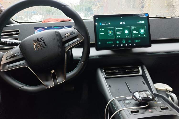 Used BYD Qin L 2024 DM-i 80KM Beyond Model Center Console
