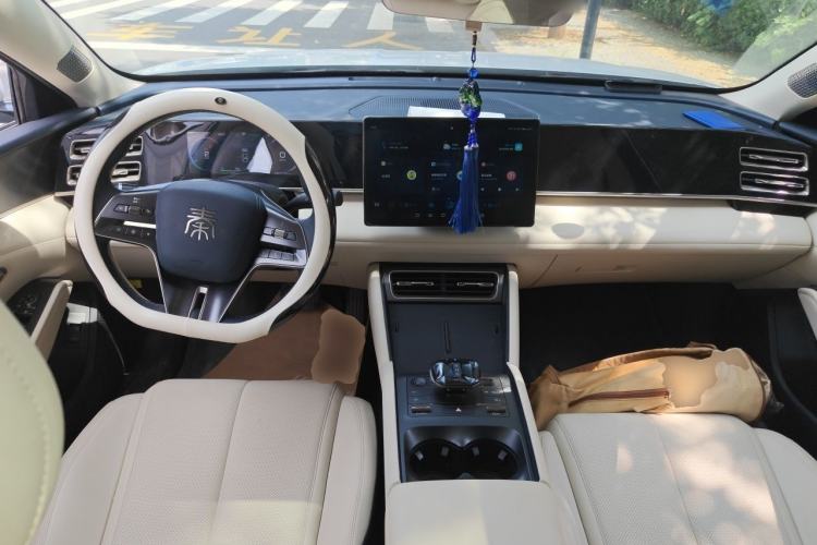 Used BYD Qin L 2024 DM-i 120KM Leading Model Center Console