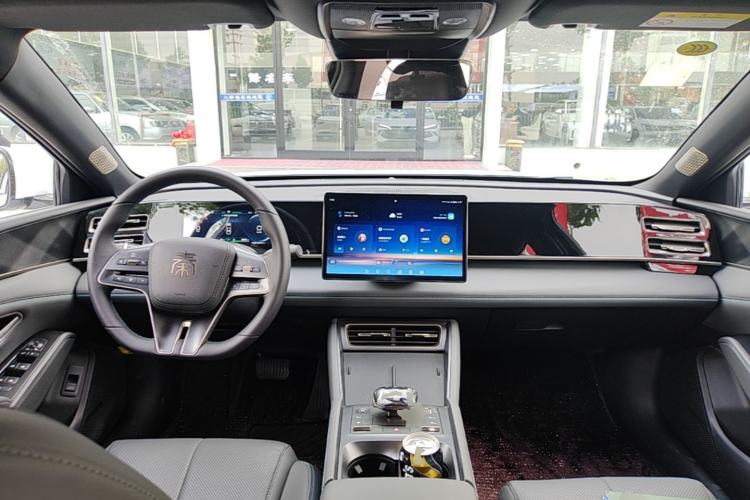 Used BYD Qin L 2024 DM-i 80KM Beyond Model Center Console