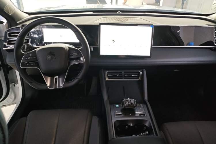 Used BYD Qin L 2024 DM-i 80KM Beyond Model Center Console