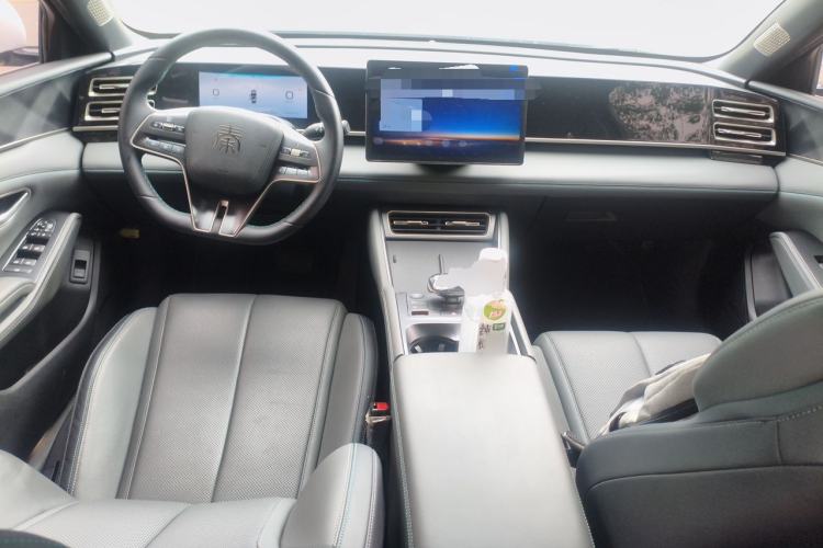 Used BYD Qin L 2024 DM-i 80KM Beyond Model Center Console