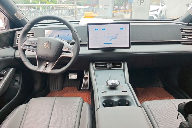 Used BYD Qin L 2024 DM-i 80KM Beyond Model Center Console