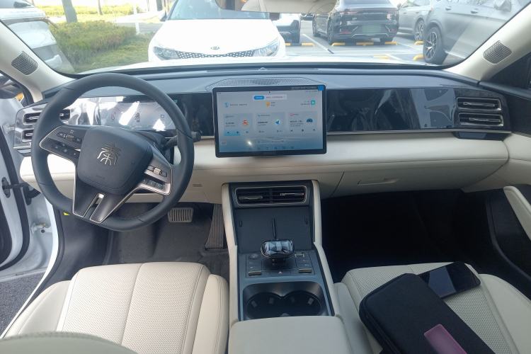 Used BYD Qin L 2024 DM-i 120KM Leading Model Center Console