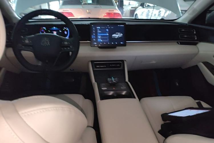 Used BYD Qin L 2024 DM-i 80KM Leading Model Center Console