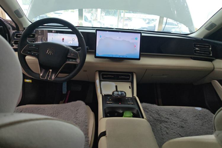 Used BYD Qin L 2024 DM-i 120KM Beyond Model Center Console