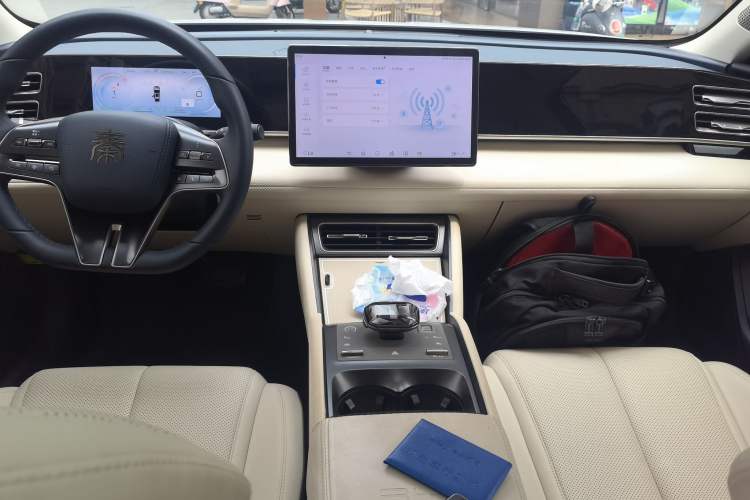 Used BYD Qin L 2024 DM-i 120KM Beyond Model Center Console