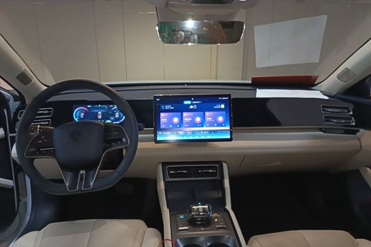 Used BYD Qin L 2024 DM-i 120KM Beyond Model Center Console