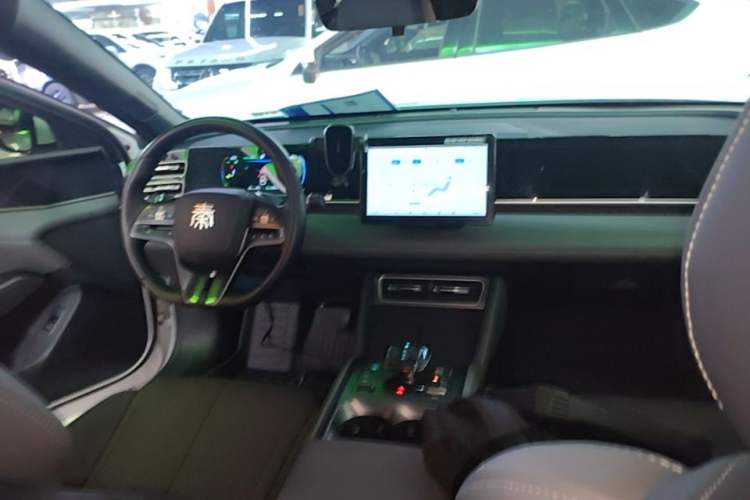 Used BYD Qin L 2024 DM-i 80KM Leading Model Center Console